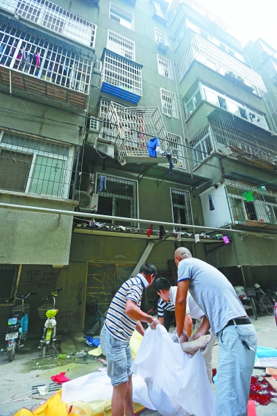  晒衣服不幸坠亡 (组图)盘点全球10大离奇死亡事