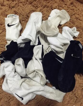 因臭袜被打骨折(图):赔了3000元医药费,还被判