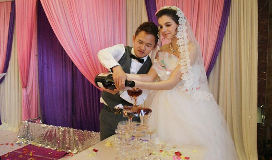 河南农村小伙娶23岁乌克兰美女 相识俩月就领