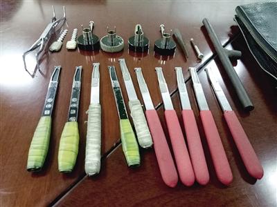 万能钥匙1分钟打开车门 如何防范车子被偷？