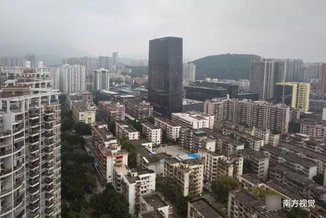 揭秘深圳 珠宝村 :拉金条的一个月就穿坏一双鞋