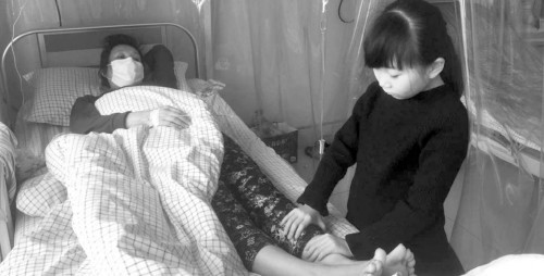 八岁女孩为救白血病妈妈增肥捐骨髓 最多一天吃6顿饭