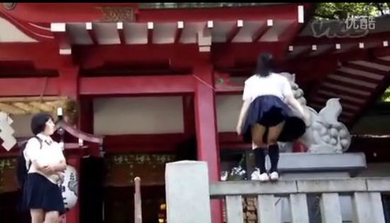 日本忍者<em>学生妹</em>着<em>短裙</em>飞檐走壁 不怕走光(组图