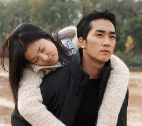 <em>小伙迷恋亲妹</em>:公公强奸儿媳父女热恋盘点有违