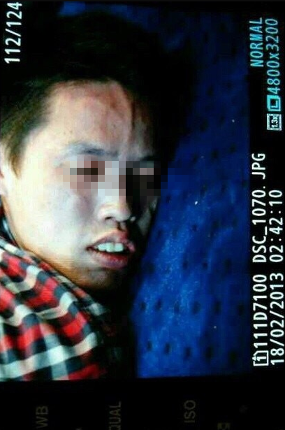  刘亦菲遭粉丝推倒 (组图)扑倒刘亦菲的疯狂男粉