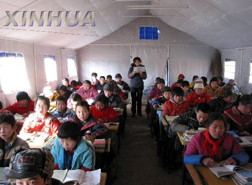 陕西省澄城县交道中学初一(6)班的学生在