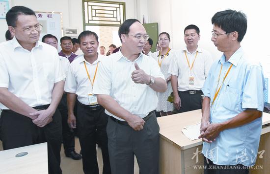 刘小华率队深入廉江看望慰问一线教师 地市滚