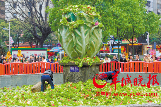 佛山行通济遇阴雨仍热闹 志愿者成亮丽风景