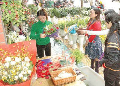 鲜花店像春天里的百花园 市场畅旺带动地方新
