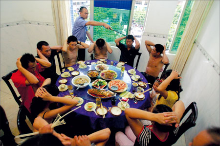 劫匪正吃满月酒 br 八十警察从天降·地市新闻