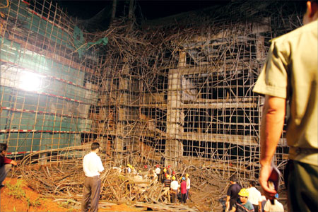 三水旅游区建筑工地坍塌 两人死亡 广东地市新