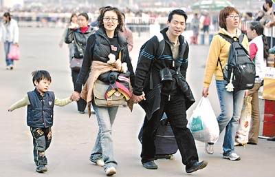 广州站回城高峰出现 今返程旅客或达10万 广东