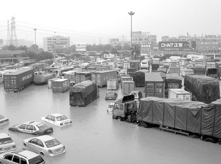 豪雨倾城数小时南头关水淹交通瘫痪 广东地市