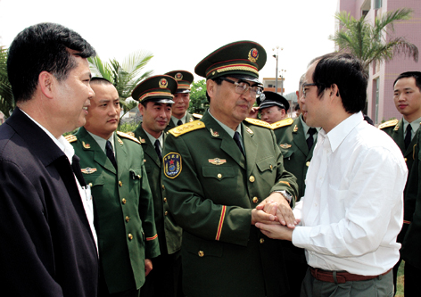 武警部队司令员吴双战上将到云浮市检查指导工