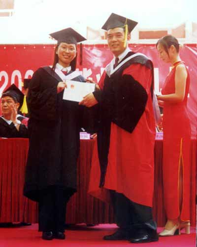 2．湛江中学毕业证图片：教育局颁发中学毕业证吗？