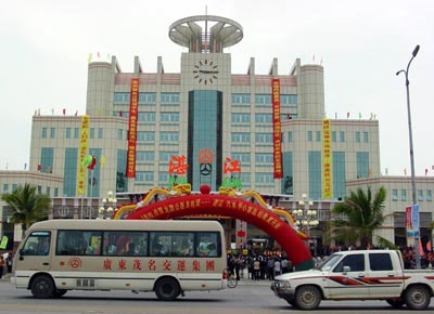 湛江汽车中心客车站开业 粤西规模最大设施最