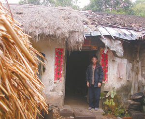 主要用土坯与稻草搭建的房屋在迈典村几乎家家如此.