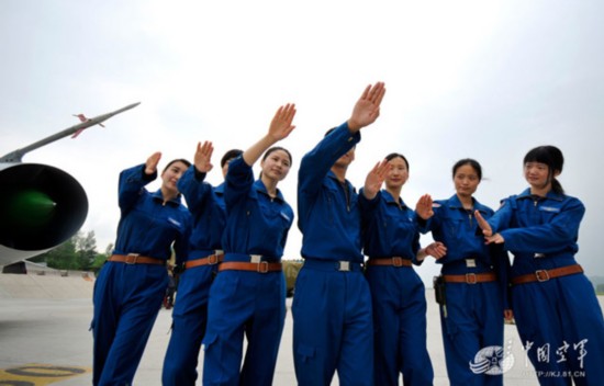 怎么才能当女飞行员 90fba69c4551164903102c.jpg