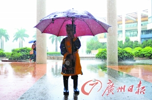 入汛首场雨风大雨小 广州市区内未见严重内涝