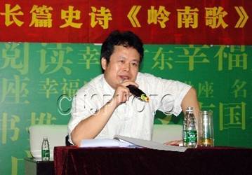 著名诗人柳忠秧连续三届在南国书香节名家讲坛