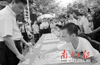 象棋特级大师以一敌九 广东滚动 南方网