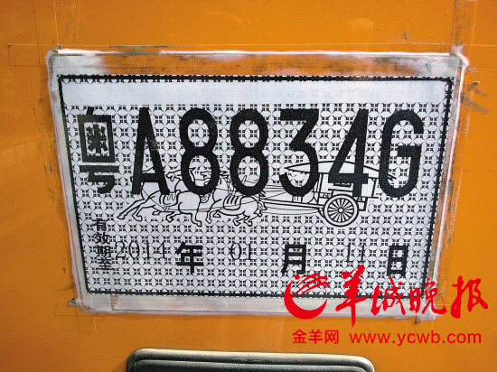 上路近一年仍挂临时车牌 广州双层观光巴士停运?