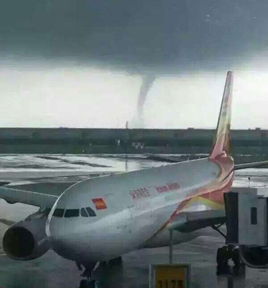 深圳机场突现龙卷风如世界末日 有航班延误或