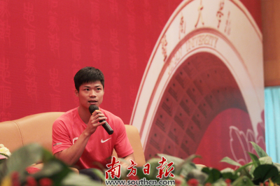 亚洲飞人 苏炳添:比赛时向刘翔借运气 不考虑进