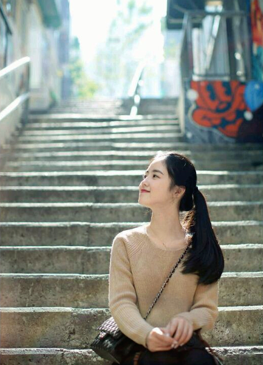 深圳大学宣传片女主角爆红:传说中的深大女神