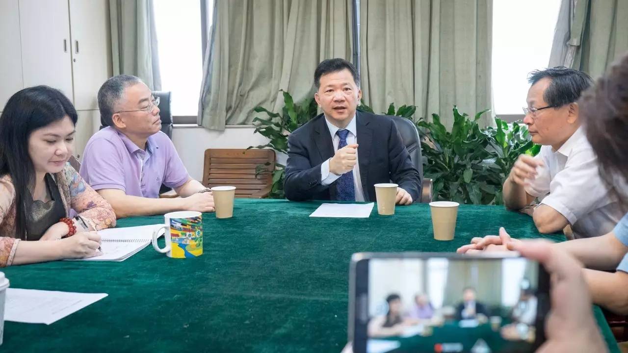 慎海雄今天突访广东台,要求南派纪录片造就当