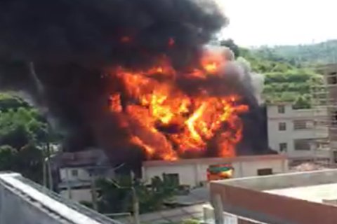 惠州一胶水厂爆燃致1死1伤 现场被夷为平地
