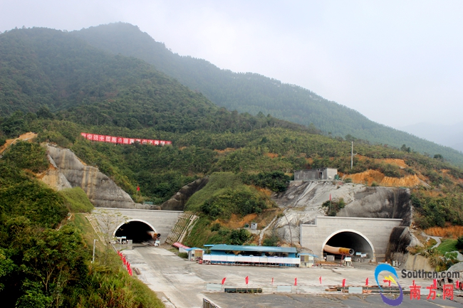 潮惠高速莲花山2座特长隧道贯通 年底有望全线