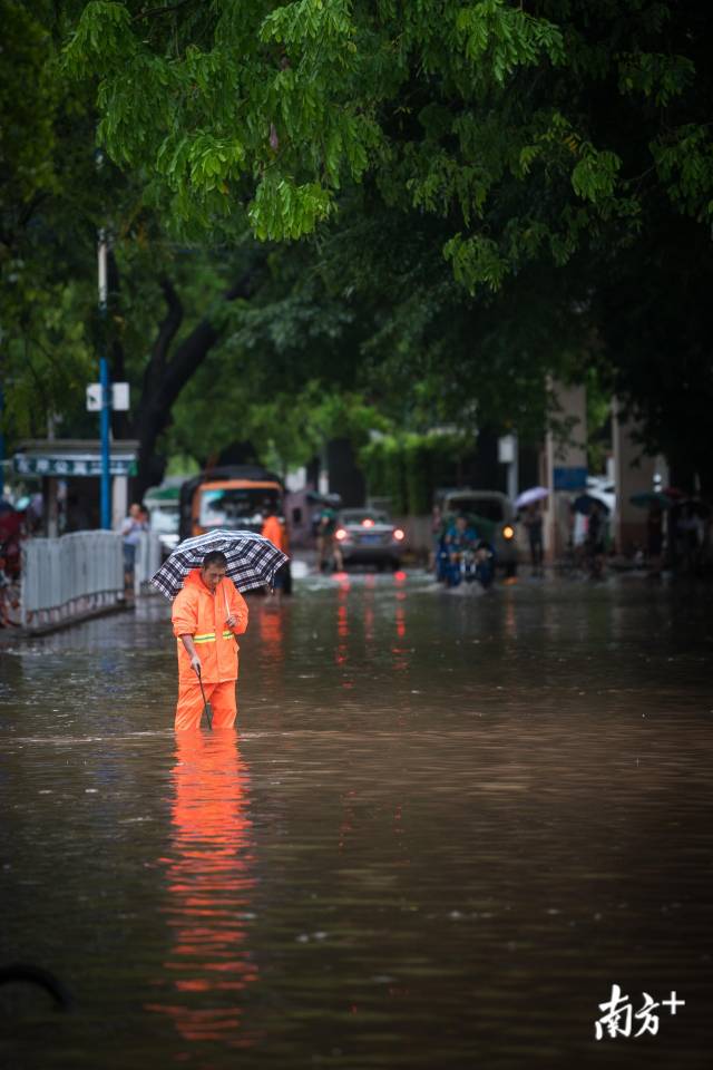 台风艾云尼连登3次,广州进入水城威尼斯模