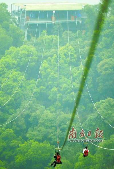 “白云飞索”:徒步1小时 滑索3分钟