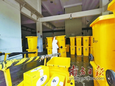 广东医疗废物收运处置全链条揭秘——多次消毒机器开桶 避免二次感染