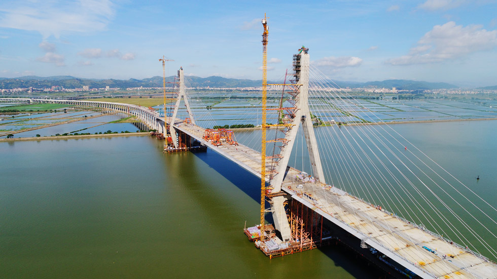 潮汕环线高速榕江特大桥主桥合龙 全线预计年底建成通车