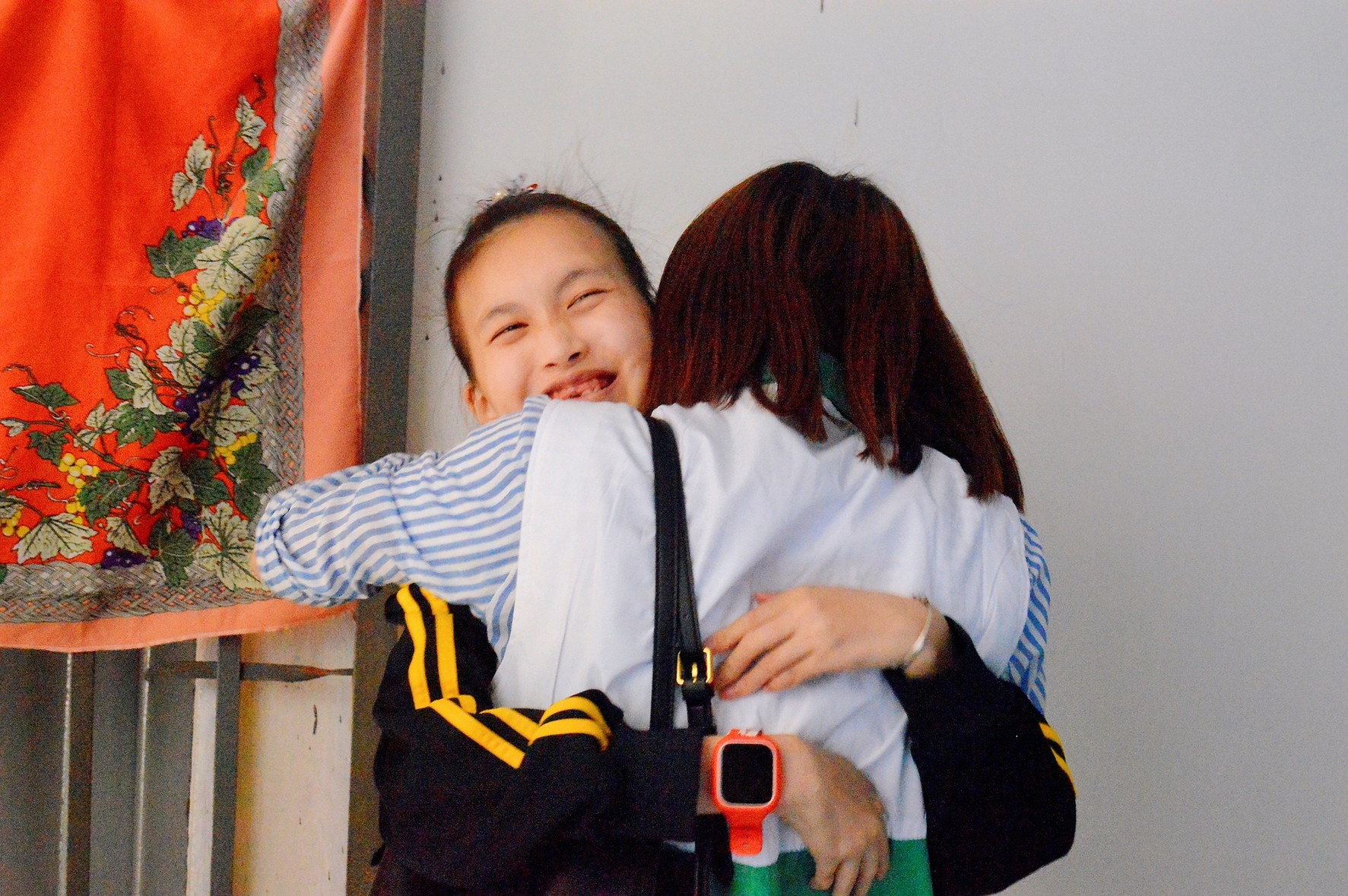 十年坚持 广东新苗公益项目让孩子们“挺直腰板”
