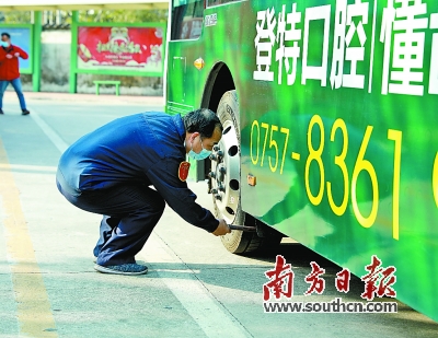 “60后”党员车长李庆德：公交车上度过第6个春运