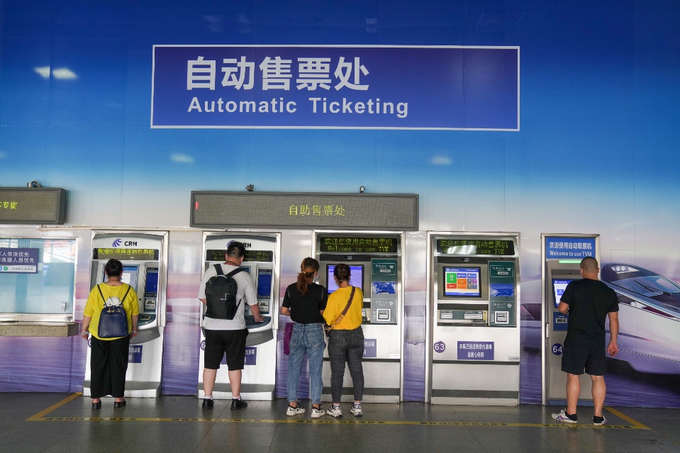 【一线实践】湛江火车站：清明小长假铁路迎来客流小高峰