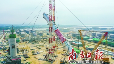 亚洲最重塔器在揭阳完成吊装