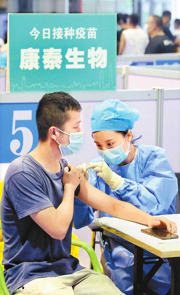 【疫情防控】“圳”产新冠疫苗打出第一针 首批52万支康泰疫苗在深圳接种