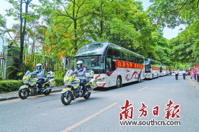 广州举行首批医疗救治队员撤离欢送仪式 “羊城铁骑”来护行