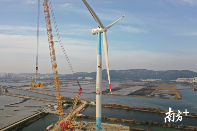 里程碑！国内首台8MW海上风机在汕头完成吊装