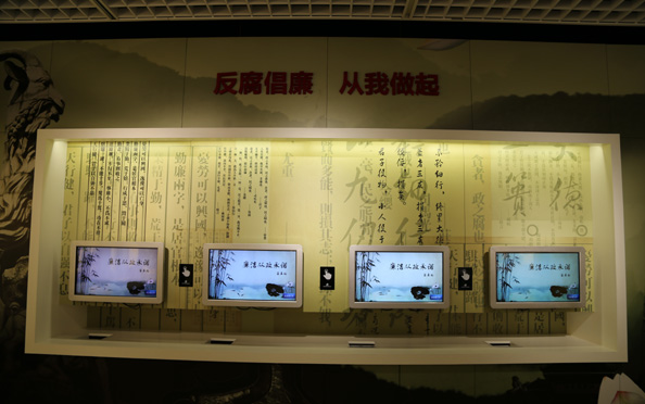 沈阳市组织“两委”委员参观辽宁反腐倡廉展览(图1)