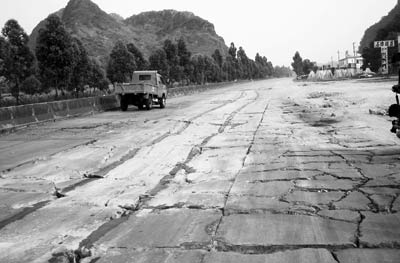 超限超载率禁不止+司机不惧公路杀手?