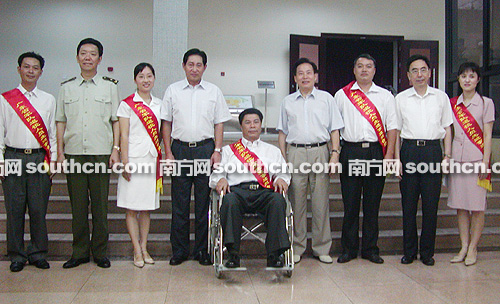 广东省军队退役人员先进事迹报告会在广州举行