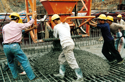 浇筑混凝土+·+南方网