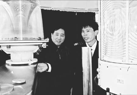 广东新闻:交通部副部长看望黄岛主 并颁发奖