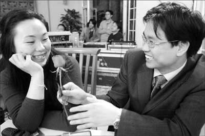 广东新闻:今夜,我为情狂 6市短信相识情人节