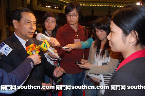 广东新闻: 中央宣讲团成员陈锡文关注焦点问题